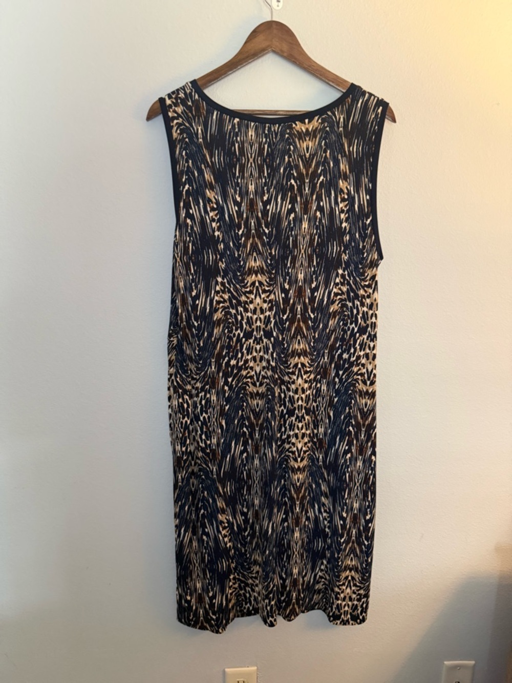Anne Klein Navy and Tan Sleeveless Midi Shift Dress